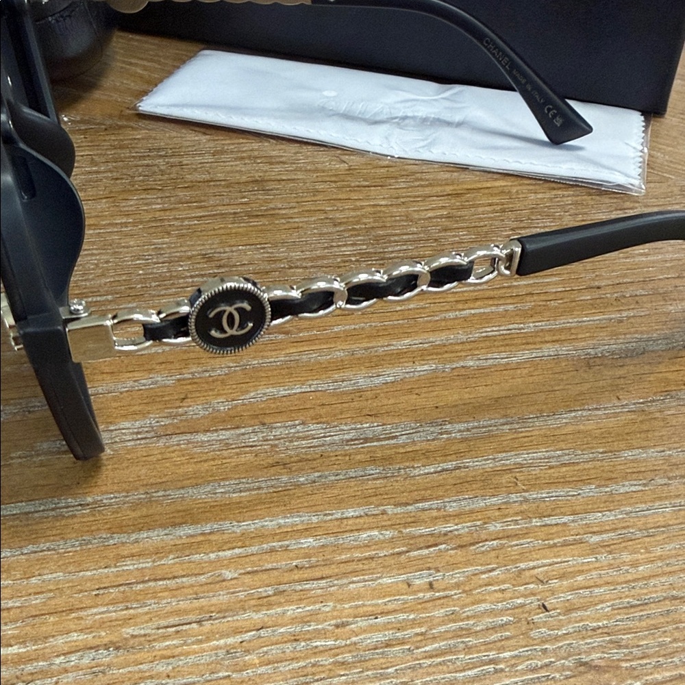 CHANEL Elegant Black & Silver Oversized Sunglasses - Picture 5 of 8